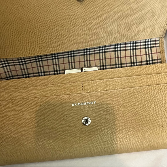 Authentic Buberry leather wallet - Picture 5 of 13